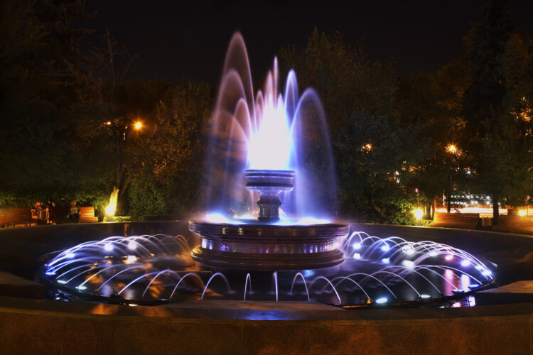 Fountain Lighting: Ultimate Guide to Combining Water & Light Effects